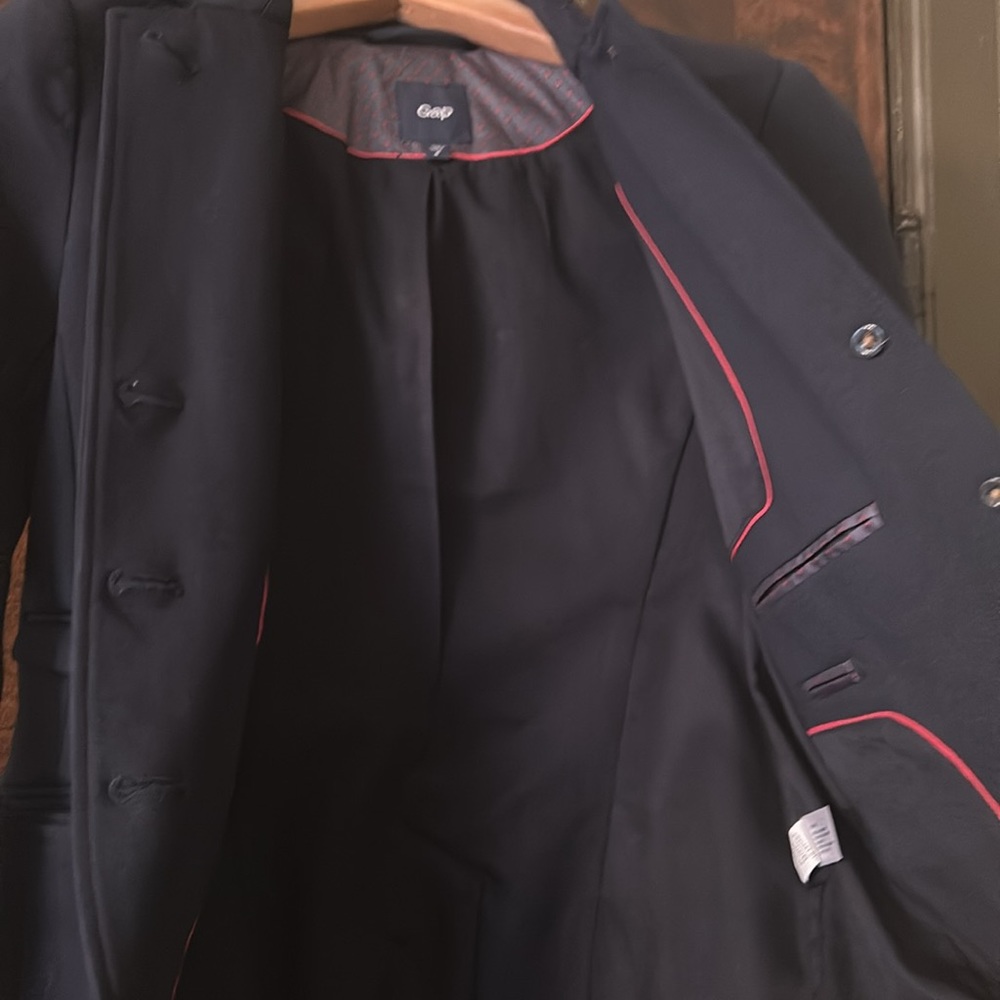Gap cotton/spandex, lined navy blazer with brushed gold buttons. - Picture 4 of 8